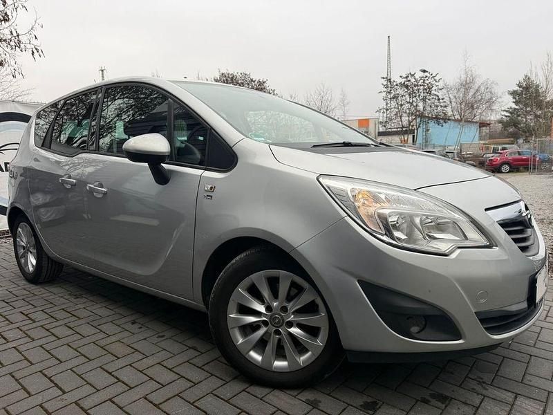 Gebraucht Opel Meriva 101 PS (74 kW) 2013 Silber Van / Kleinbus