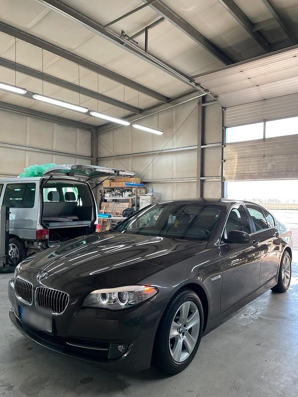 Braun Gebraucht 2011 BMW 523 Limousine | 8.000 € (Guter Preis) - Bild 1/4