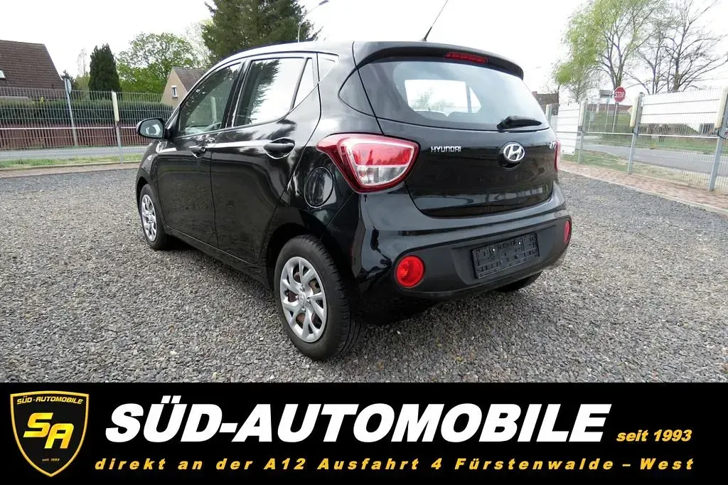 Gebraucht Hyundai i10 Select 67 PS (49 kW) 2019 Schwarz Kleinwagen