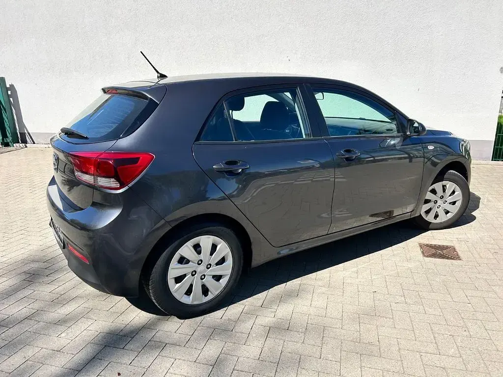Gebraucht Kia Rio 84 PS (61 kW) 2018 Grau Limousine