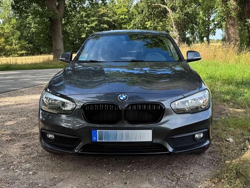 Gebraucht BMW 118 Advantage 177 PS (130 kW) 2016 Grau Kleinwagen