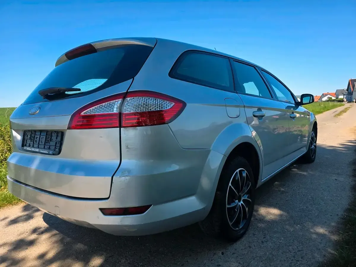 Gebraucht Ford Mondeo 140 PS (102 kW) 2009 Silber Kombi