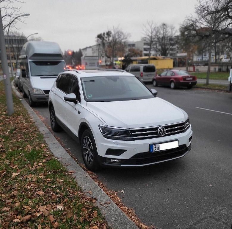 Weiß Gebraucht 2018 VW Tiguan Allspace Comfortline SUV | 22.900 € (Teuer) - Bild 1/4