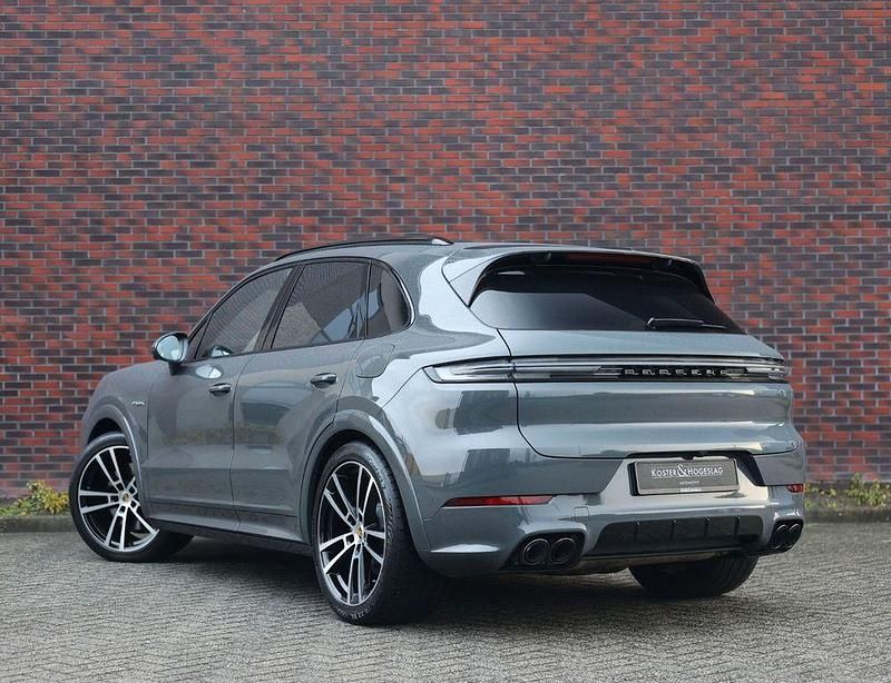 Gebraucht Porsche Cayenne 470 PS (345 kW) 2025 Grau SUV