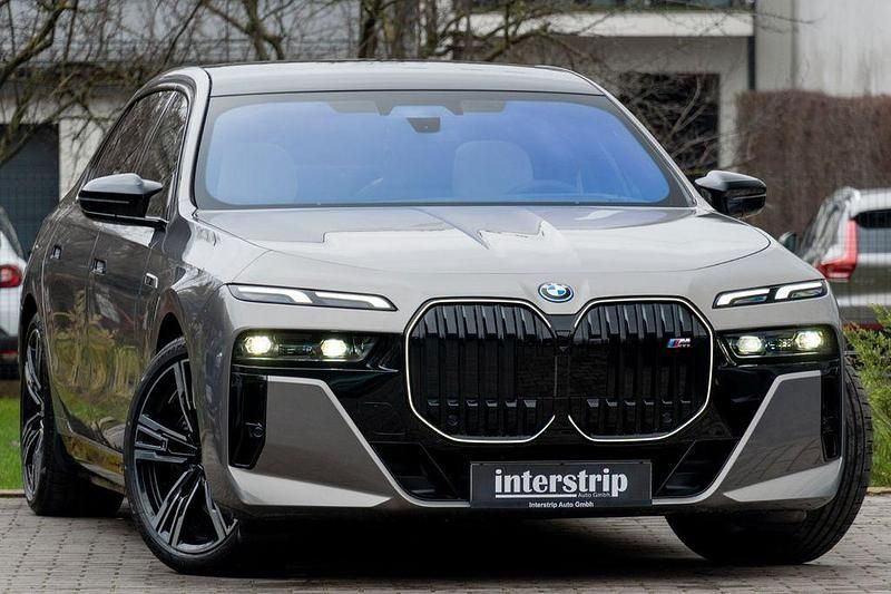 Gebraucht BMW M760e Executive 571 PS (419 kW) 2025 Grau Limousine
