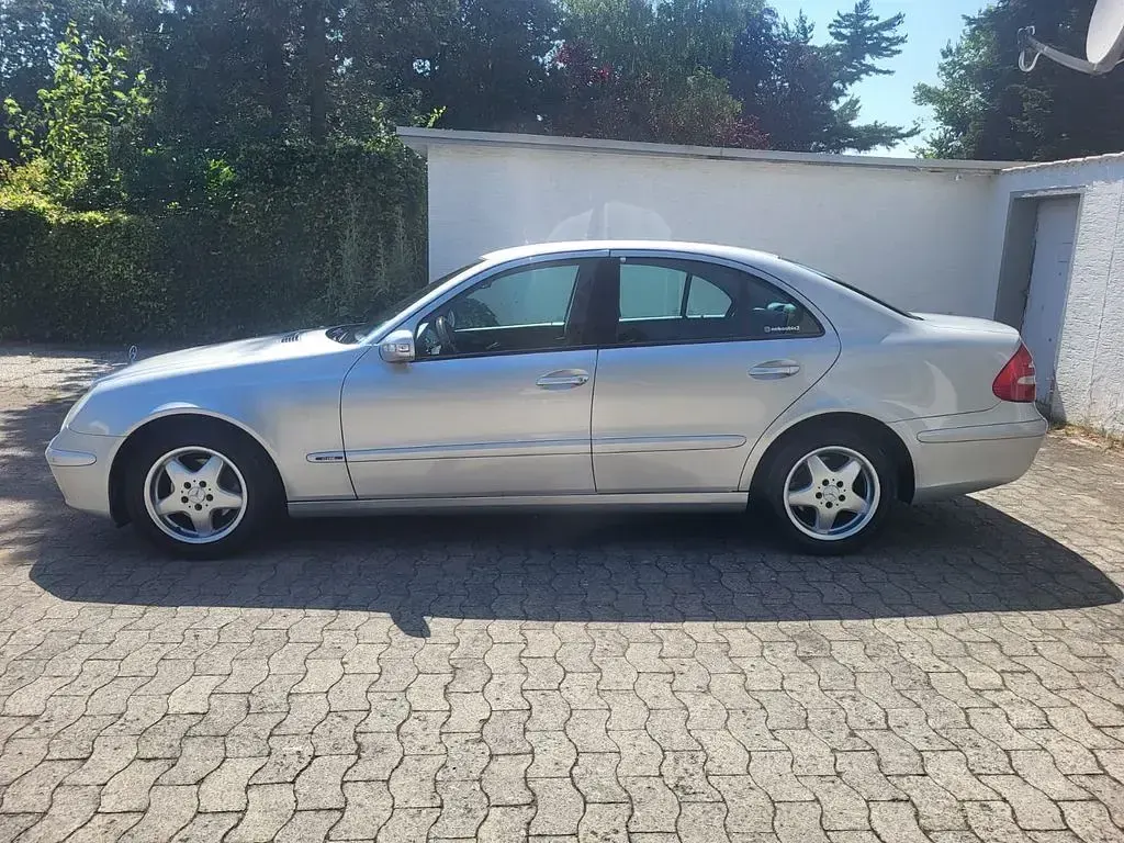 Gebraucht Mercedes E200 Classic 163 PS (119 kW) 2003 Grau Limousine