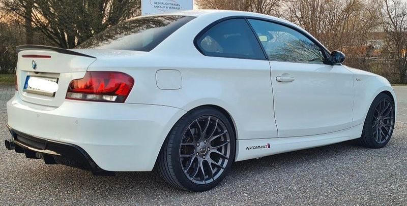 Gebraucht BMW 120 Performance 209 PS (153 kW) 2009 Weiß Kleinwagen