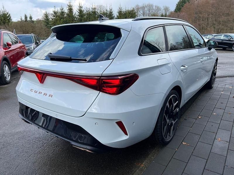 Neu Cupra Leon VZ 272 PS (200 kW) 2026 Weiß Limousine