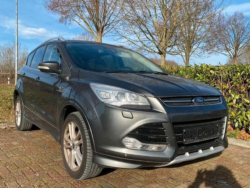 Grau Gebraucht 2016 Ford Kuga Individual SUV | 8.950 € (Superpreis) - Bild 1/4