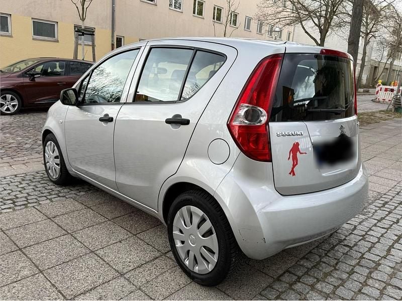 Usado Suzuki Splash 65 HP (47 kW) 2009 Prateado Citadino