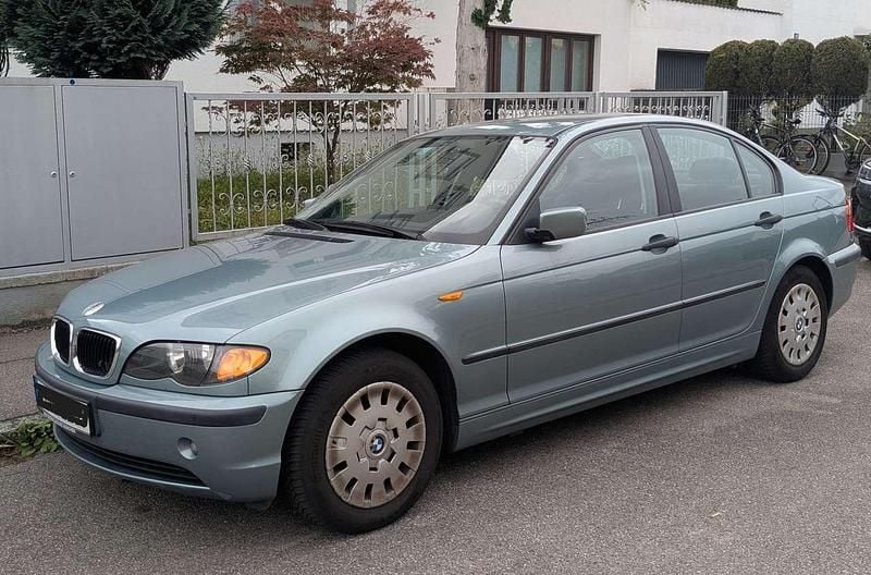 Grün Gebraucht 2002 BMW 318 Limousine | 2.222 € (Superpreis) - Bild 1/4