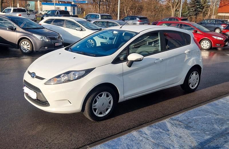 Gebraucht Ford Fiesta 60 PS (44 kW) 2009 Weiß Kleinwagen