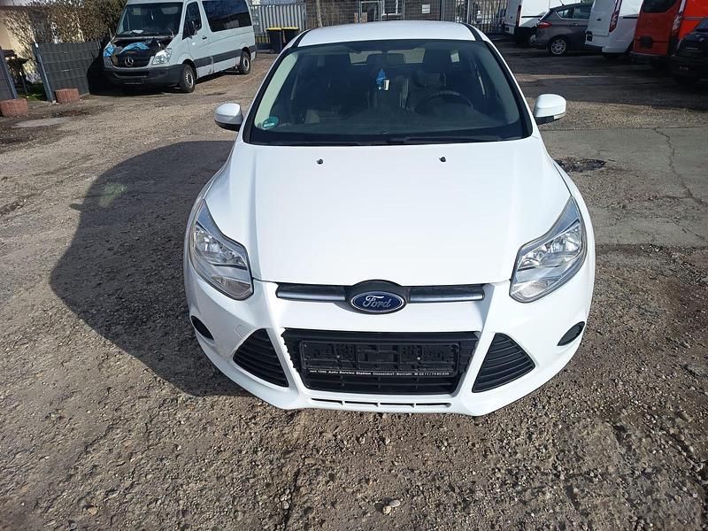 Gebraucht Ford Focus 100 PS (73 kW) 2014 Weiß Limousine