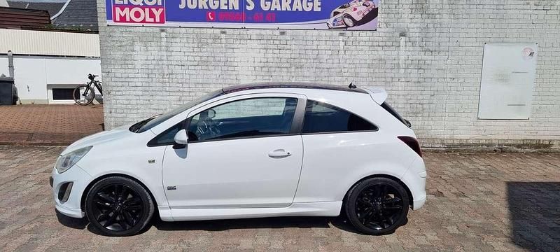 Gebraucht Opel Corsa Color Edition 150 PS (110 kW) 2011 Casablancaweiss/saphirschwarz Kleinwagen