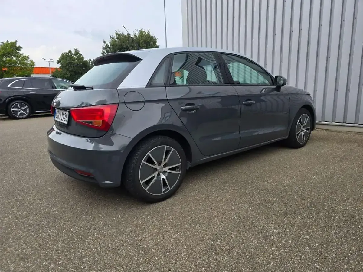 Gebraucht Audi A1 Sportback 95 PS (69 kW) 2016 Grau Kleinwagen