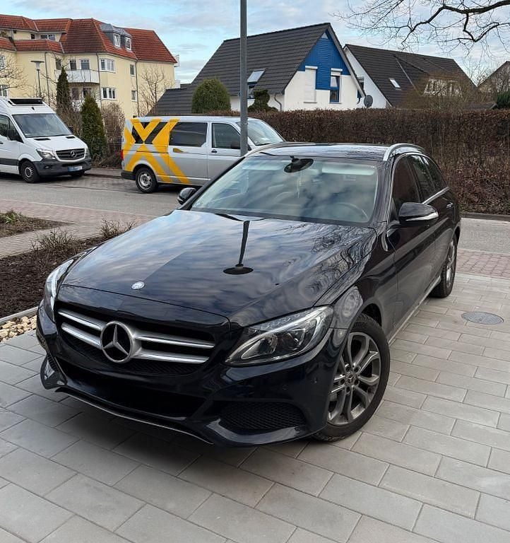 Gebraucht Mercedes C180 156 PS (114 kW) 2015 Schwarz Kombi