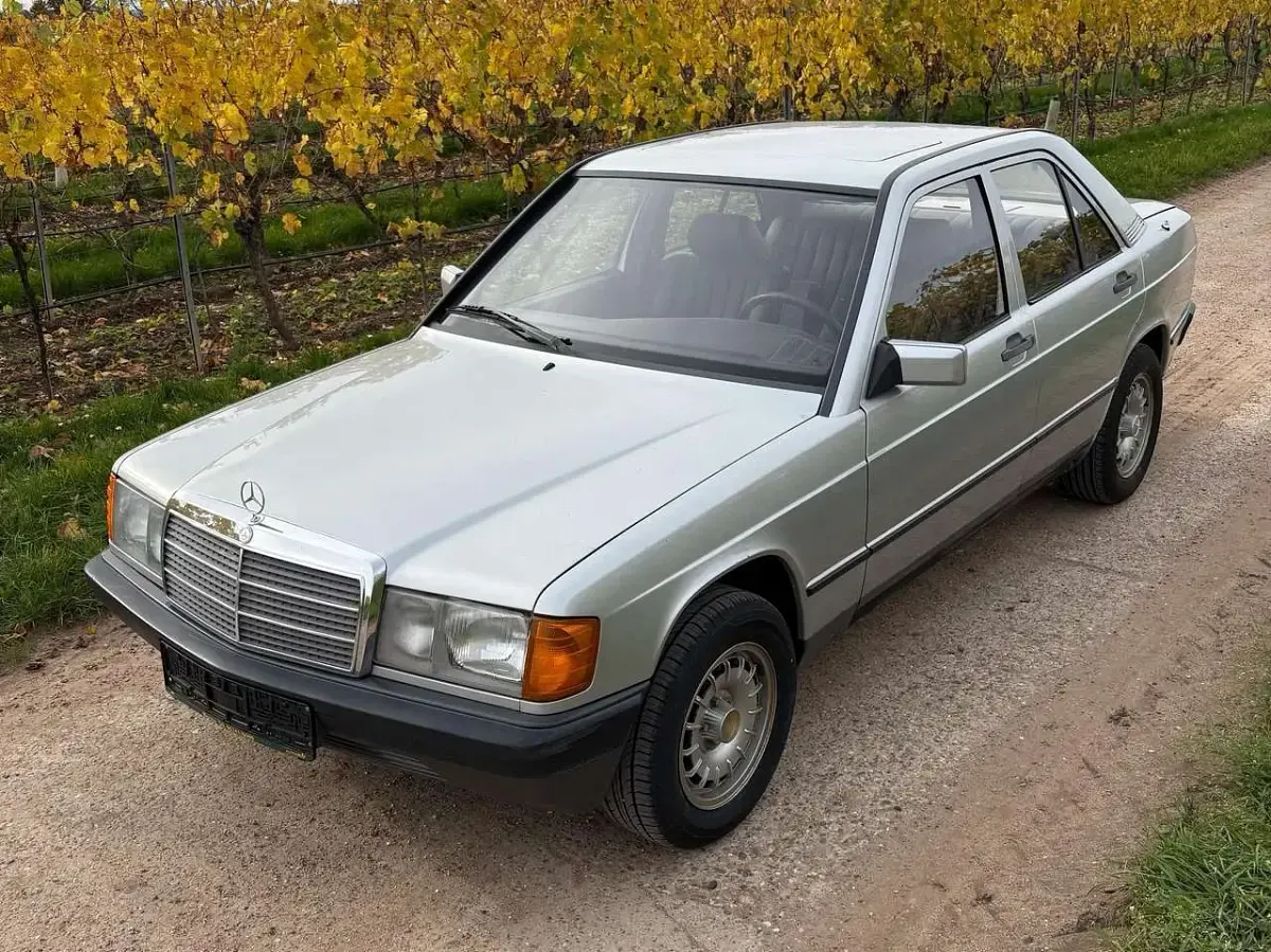 Gebraucht Mercedes 190 122 PS (89 kW) 1983 Silber Limousine