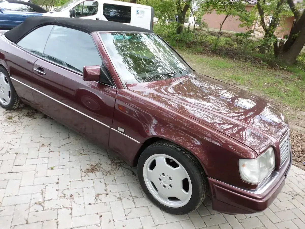 Second-hand Mercedes E200 136 CP (100 kW) 1997 Roșu Cabrio