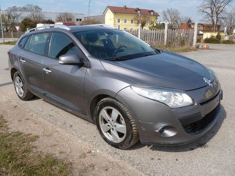 Gebraucht Renault Mégane III Dynamique 110 PS (80 kW) 2011 Grau Limousine