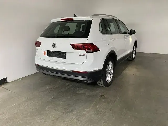 Gebraucht VW Tiguan Highline 190 PS (139 kW) 2017 0q pure white (metallic) SUV
