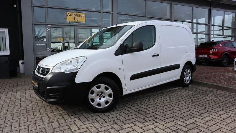Gebraucht 2016 Peugeot Partner Avantage Van / Kleinbus | 5.885 € (Etwas zu teuer) - Bild 1/4