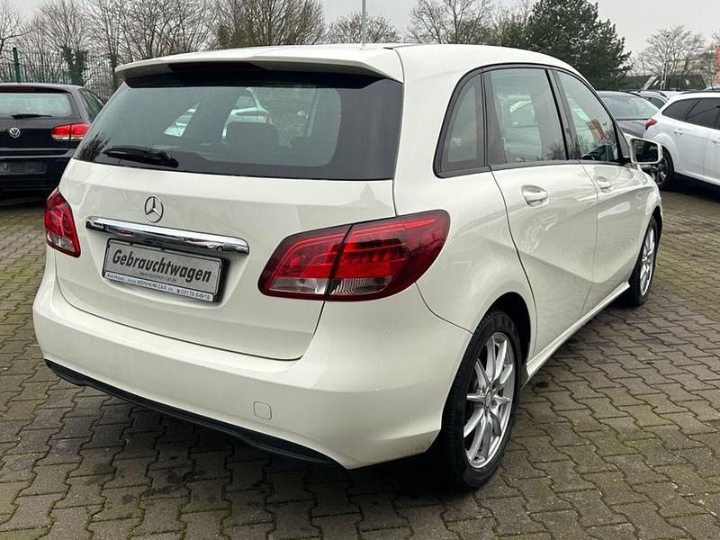 Gebraucht Mercedes B180 122 PS (89 kW) 2016 Weiß Van / Kleinbus