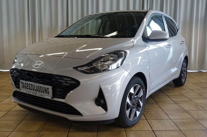 Neu Hyundai i10 Advanced 79 PS (58 kW) 2025 Grau Kleinwagen