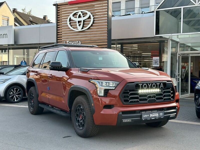 Braun Gebraucht 2024 Toyota Sequoia SUV | 124.990 € - Bild 1/4