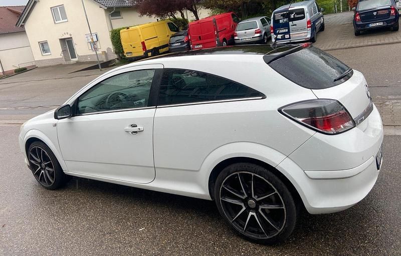 Gebraucht Opel Astra 90 PS (66 kW) 2009 Weiß Coupé