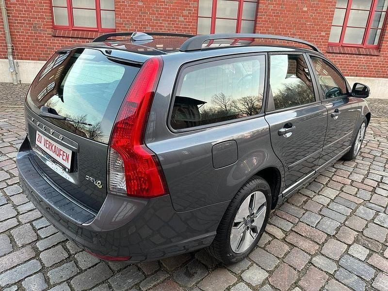 Gebraucht Volvo V50 Momentum 109 PS (80 kW) 2010 Grau Kombi