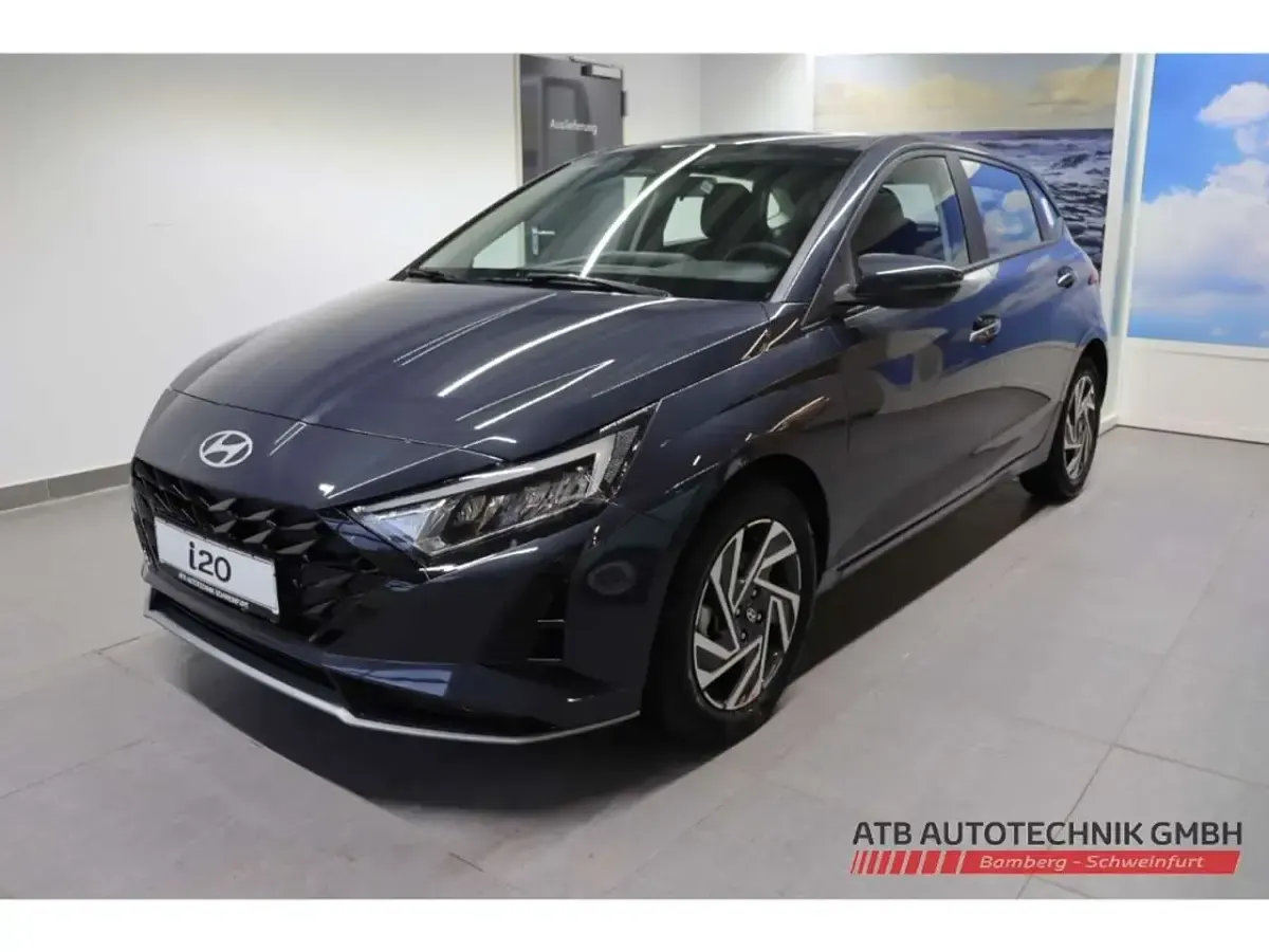 Neu Hyundai i20 Trend 90 PS (66 kW) 2026 Mineraleffekt (grau Limousine