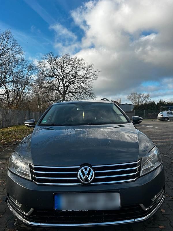 Grau Gebraucht 2015 VW Passat Kombi | 7.200 € (Superpreis) - Bild 1/4