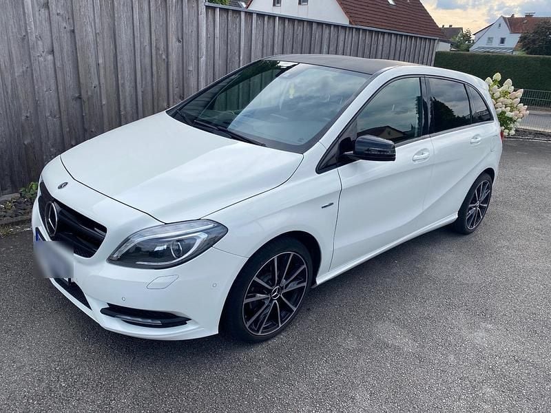 Gebraucht 2011 Mercedes B180 Van / Kleinbus | 10.999 € - Bild 1/4