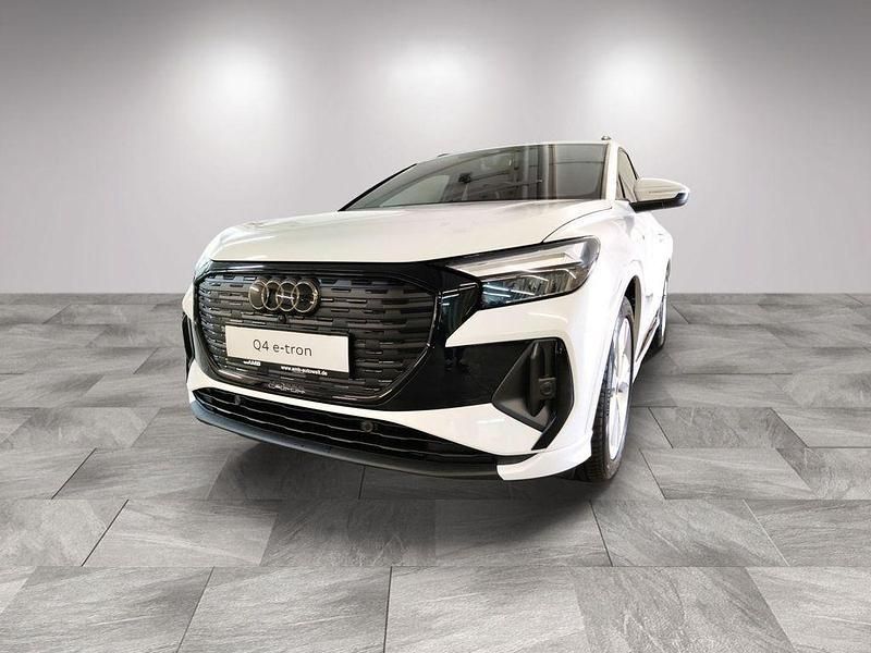 Gebraucht Audi Q4 e-tron S-Line 150 kW (204 PS) 2023 Gletscherweiß metallic SUV