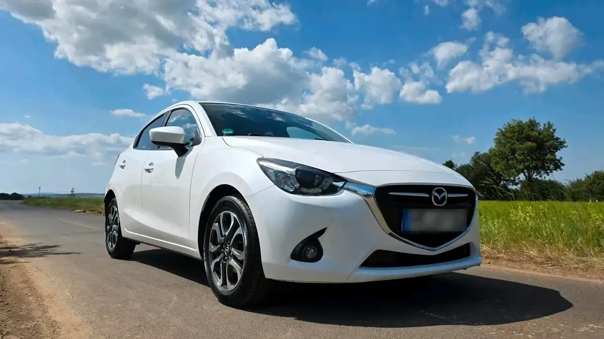 Gebraucht Mazda 2 90 PS (66 kW) 2017 Weiß Kleinwagen