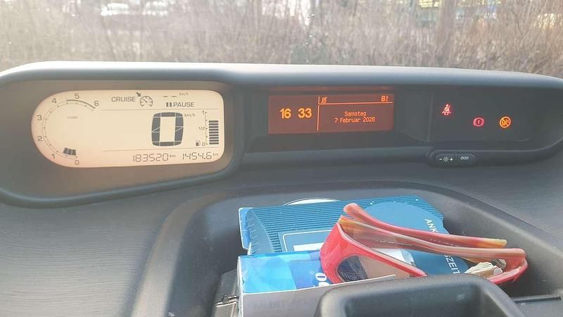 Gebraucht Citroën C3 SELECTION 99 PS (72 kW) 2017 Weiß Van / Kleinbus