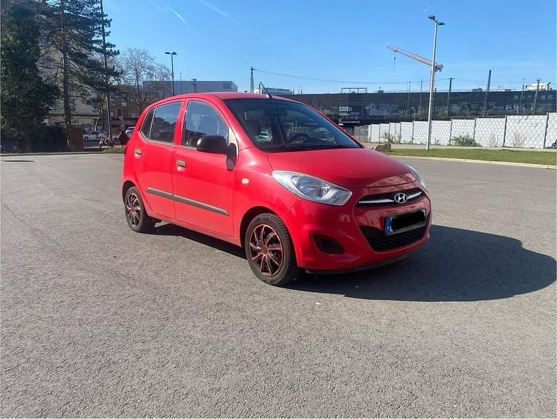 Gebraucht Hyundai i10 69 PS (50 kW) 2012 Rot Kleinwagen