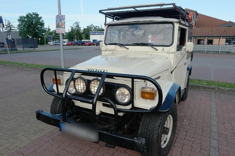 Beige Gebraucht 1979 Toyota Land Cruiser SUV | 19.900 € - Bild 1/4