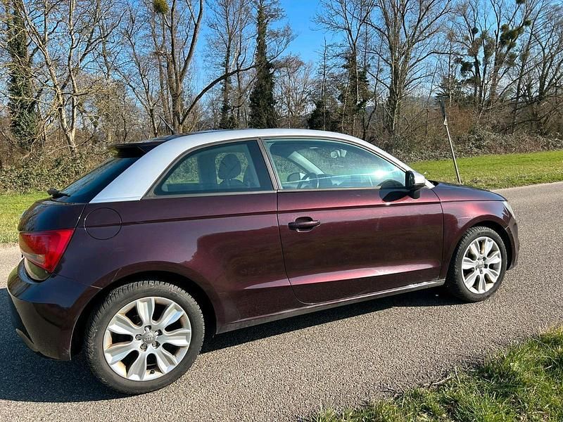 Gebraucht Audi A1 86 PS (63 kW) 2010 Violet Kleinwagen