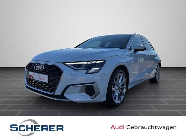 Gletscherweiß metallic Gebraucht 2021 Audi A3 Sportback e-tron Ambiente Kleinwagen | 21.740 € (Teuer) - Bild 1/4