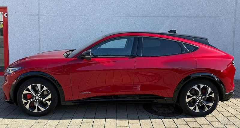 Gebraucht Ford Mustang Mach-E Extended Range 272 kW (370 PS) 2022 Rot SUV