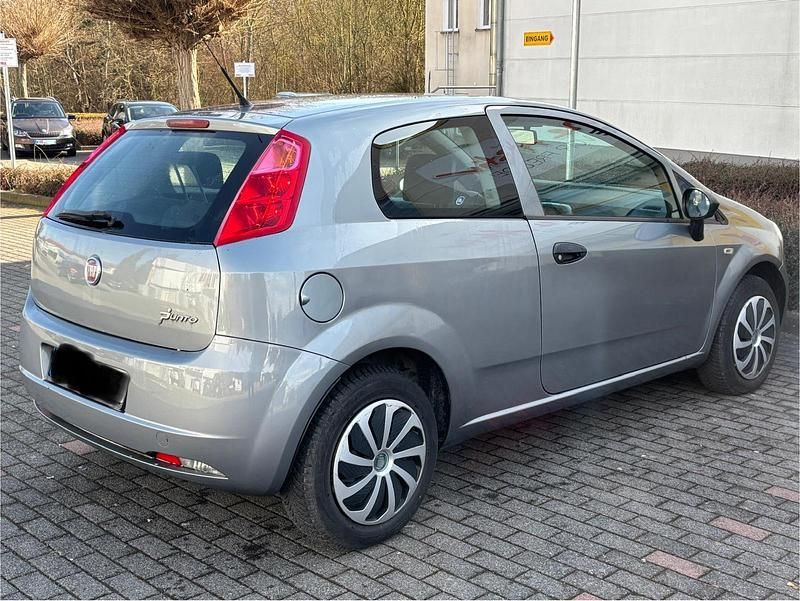 Gebraucht Fiat Punto 65 PS (47 kW) 2010 Grau Kleinwagen