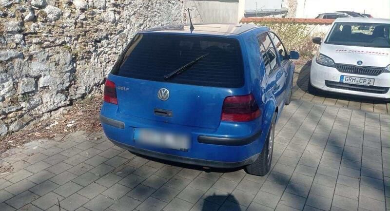 Blau Gebraucht 2001 VW Golf IV Kombi | 1.050 € (Fairer Preis) - Bild 1/4