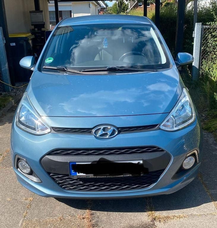Gebraucht Hyundai i10 Edition 87 PS (63 kW) 2015 Blau Kleinwagen