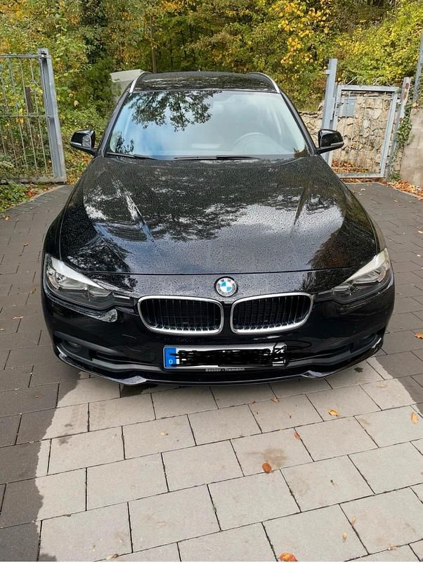 Schwarz Gebraucht 2016 BMW 318 Advantage Kombi | 16.050 € (Fairer Preis) - Bild 1/4