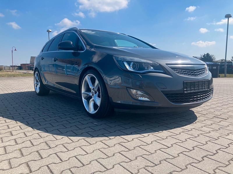 Gebraucht Opel Astra 180 PS (132 kW) 2012 Grau Kombi