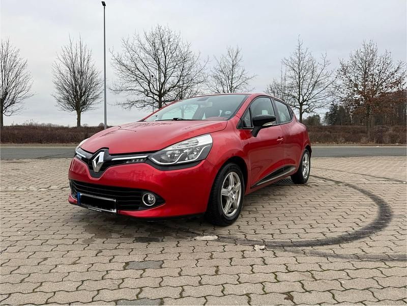 Rot Gebraucht 2013 Renault Clio IV Kleinwagen | 5.600 € - Bild 1/4