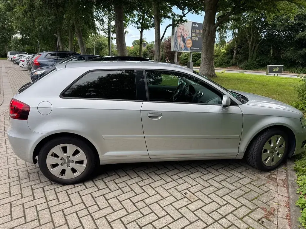 Gebraucht Audi A3 Ambiente 102 PS (75 kW) 2011 Silber Kleinwagen
