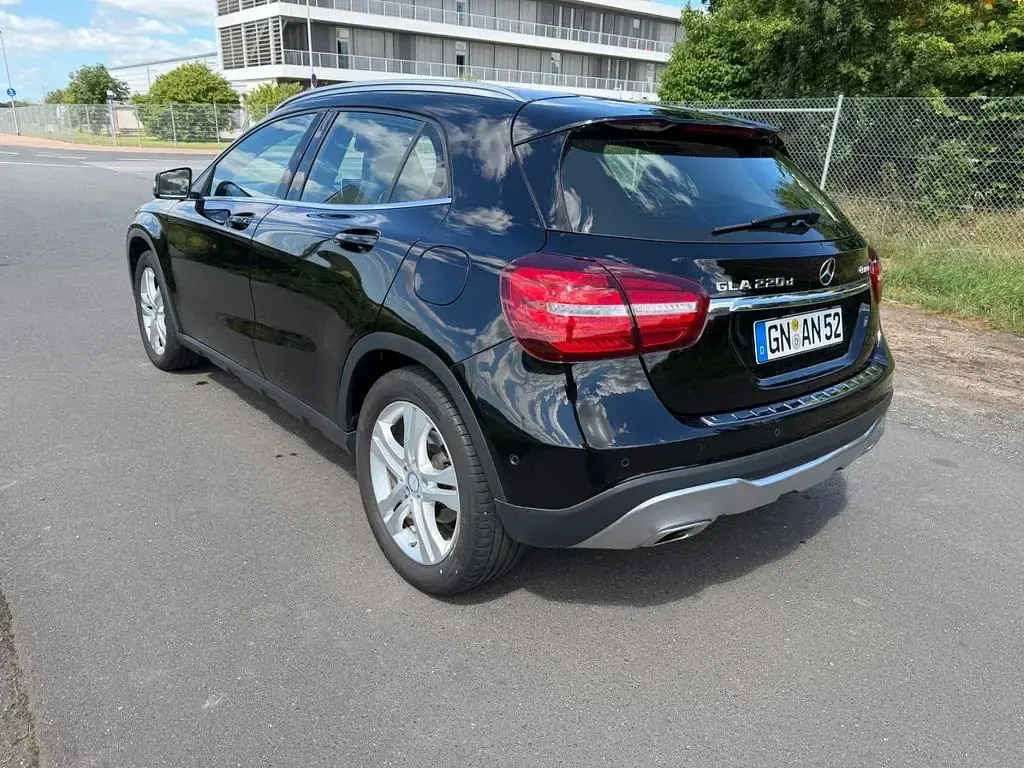 Gebraucht Mercedes GLA220 177 PS (130 kW) 2017 Schwarz SUV