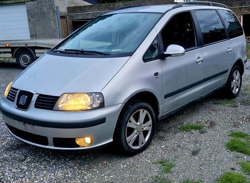 Silber Gebraucht 2010 Seat Alhambra Van / Kleinbus | 3.300 € (Fairer Preis) - Bild 1/4